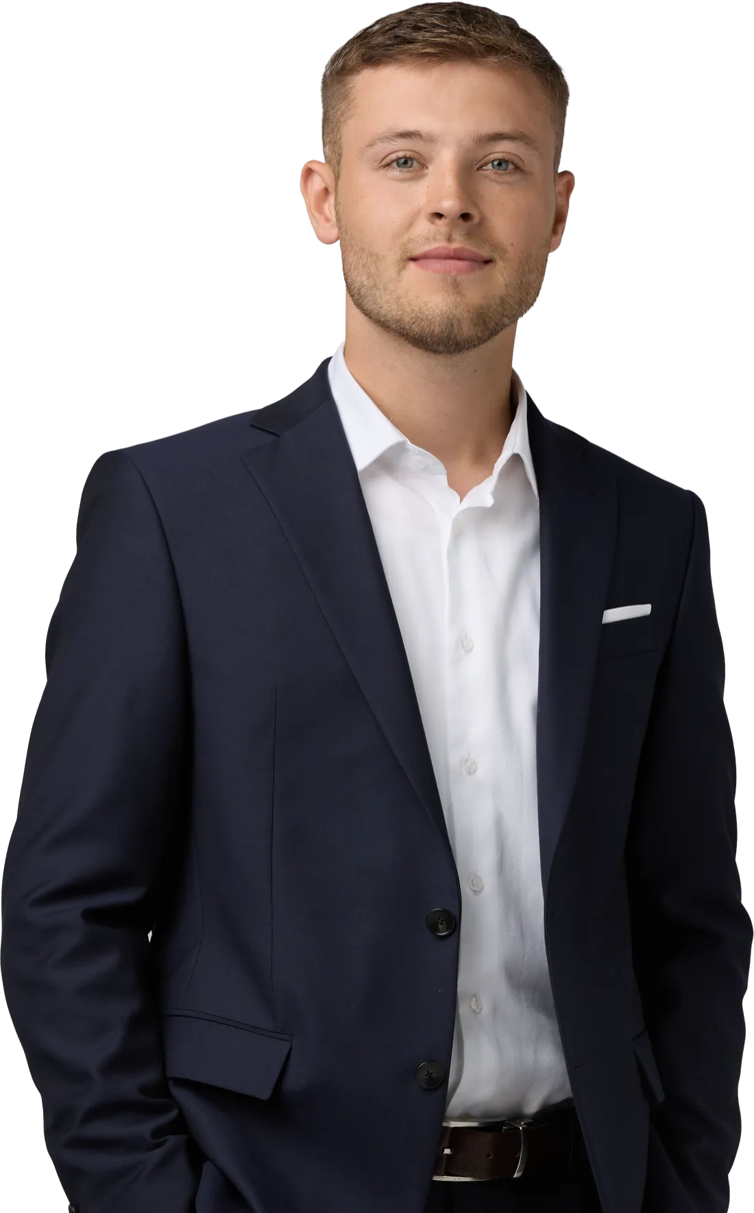 Nico Renner im dunkelblauen Anzug